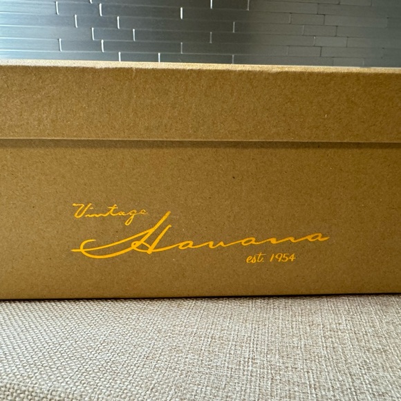 VINTAGE HAVANA Savannah Flat One Band Sandals - Leather
Sizes 8 size 6 NWT NIB - Picture 12 of 13